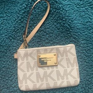 MICHAEL KORS GOLD WRISTLET WALLET
